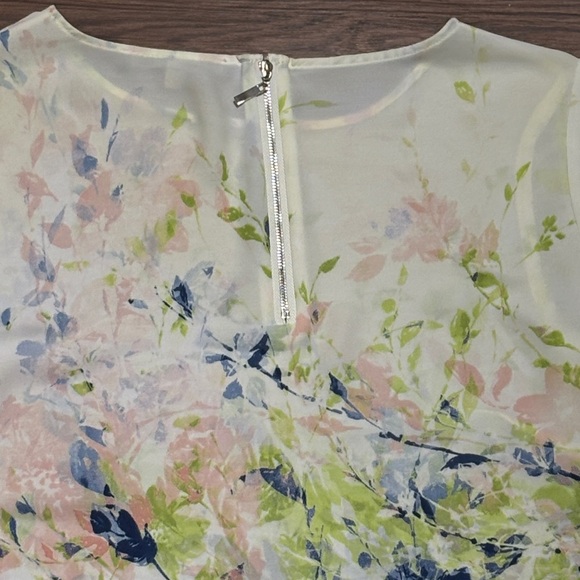 🔥🔥🔥Rose & Olive White and Blue Floral Blouse Size: Medium🔥🔥🔥 - Picture 6 of 6